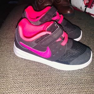 Nike toddler girl size 8